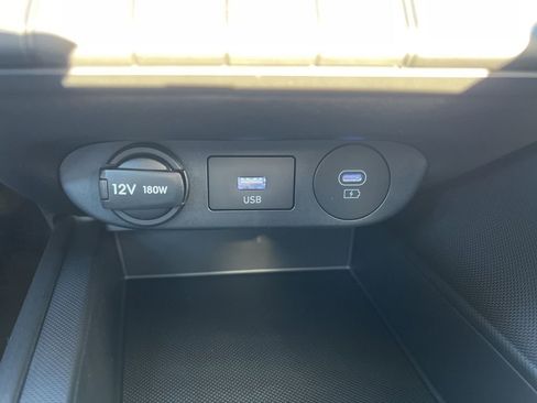 Used 2025 Hyundai Elantra SE image 18