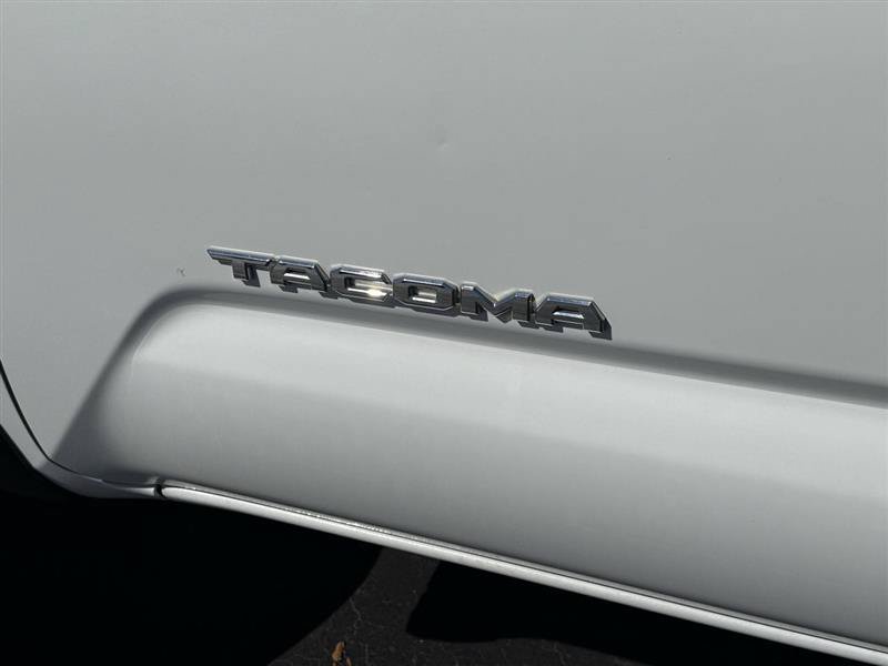 Used 2017 Toyota Tacoma TRD Off-Road w/ Tow Package AWD/4WD image 4