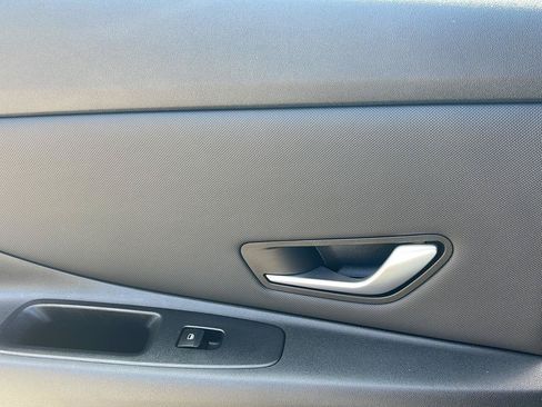 Used 2023 Hyundai Elantra SEL w/ Convenience Package FWD image 18