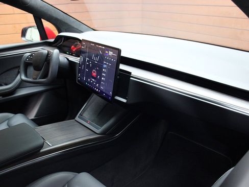 Used 2023 Tesla Model X image 29