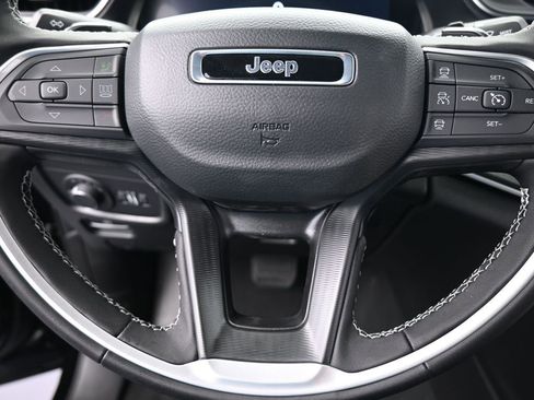 New 2025 Jeep Grand Cherokee L Altitude image 24