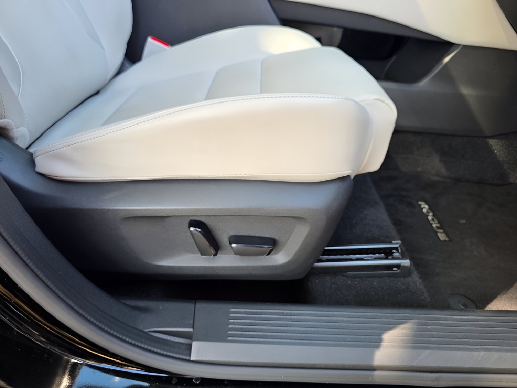 Used 2023 Nissan Rogue SL AWD/4WD image 11