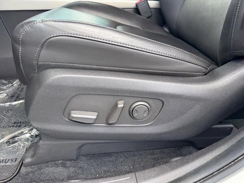 Certified 2024 Kia Carnival EX FWD image 16