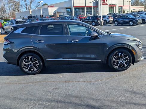 Used 2024 Kia Sportage EX image 3