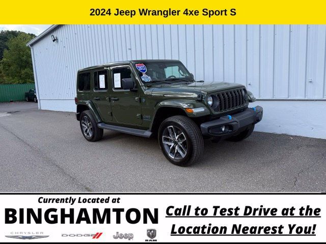 Used 2024 Jeep Wrangler Unlimited w/ Convenience Group AWD/4WD image 2