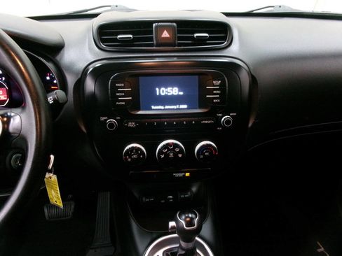 Used 2018 Kia Soul Base 4dr Crossover 6A image 29