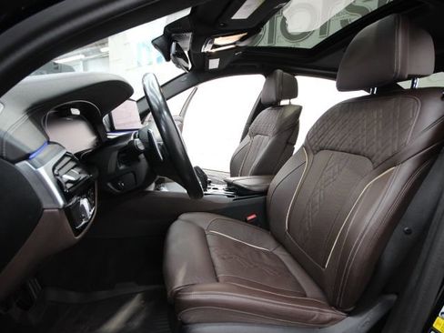 Used 2023 BMW M550i xDrive w/ Executive Package image 19