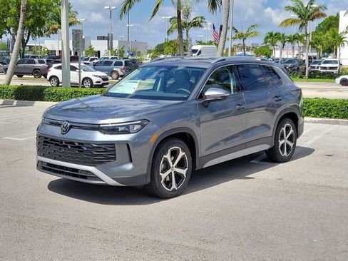 New 2026 Volkswagen Tiguan SE FWD image 3