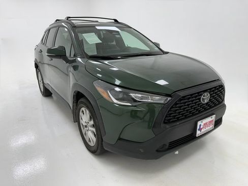 Used 2024 Toyota Corolla Cross LE FWD image 2