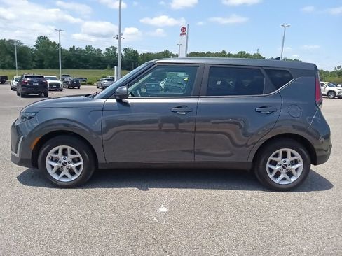 Used 2025 Kia Soul LX w/ LX Technology Package FWD image 6