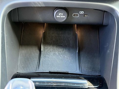 Used 2023 Volvo C40 P8 Recharge Ultimate image 24