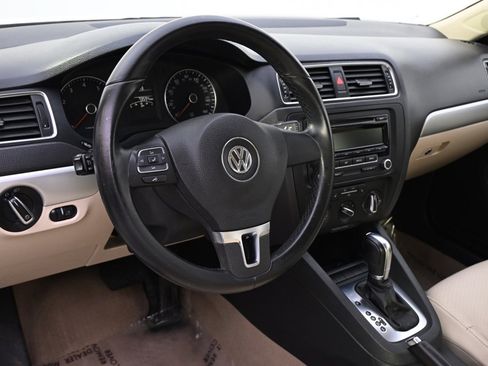 Used 2013 Volkswagen Jetta SE image 9