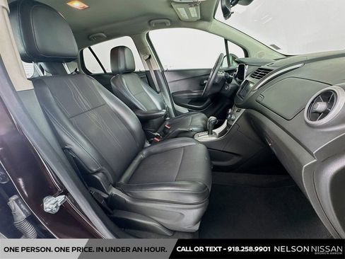 Used 2016 Chevrolet Trax LT w/ LT Convenience Package FWD image 25