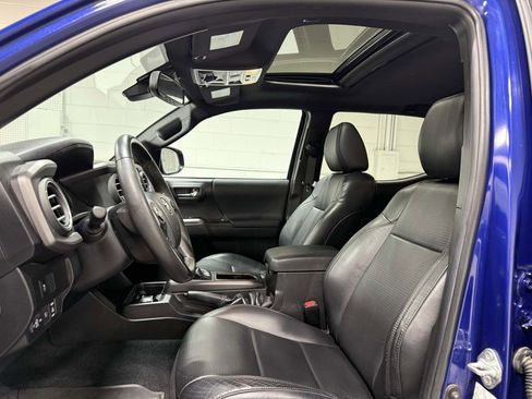 Used 2023 Toyota Tacoma TRD Off-Road image 16