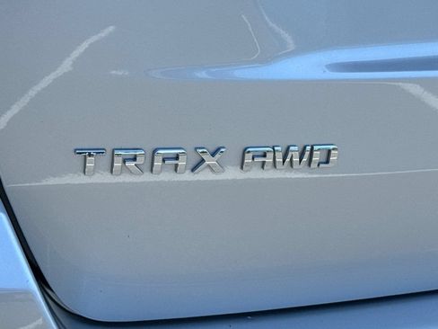 Used 2022 Chevrolet Trax LT w/ LT Convenience Package AWD/4WD image 13