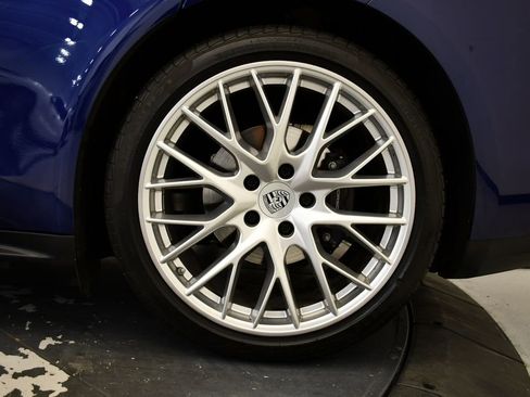 Used 2020 Porsche Panamera 4 image 16