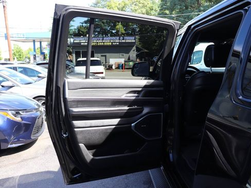 Used 2024 Jeep Wagoneer L Series II w/ Flexible Seating Group AWD/4WD image 30