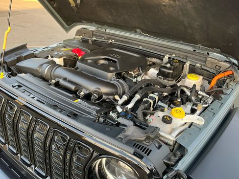 Used 2025 Jeep Wrangler Willys image 23