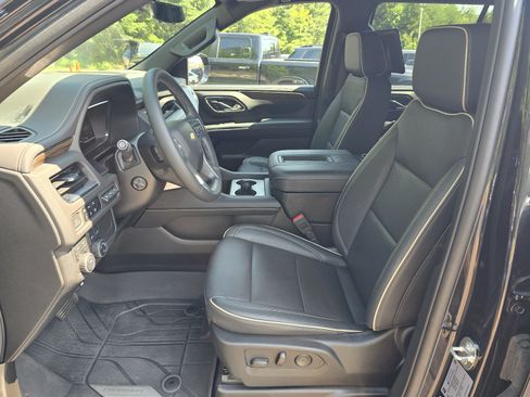Used 2024 Chevrolet Tahoe Premier AWD/4WD image 13