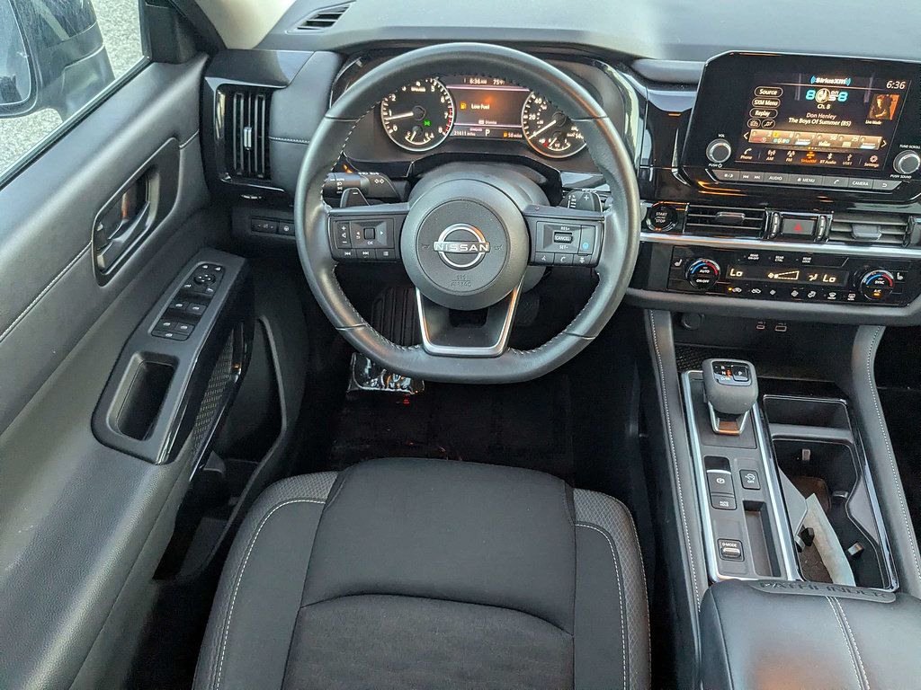 Used 2025 Nissan Pathfinder SV FWD image 18