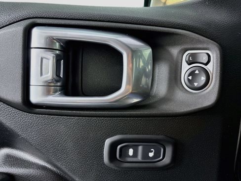 Used 2021 Jeep Wrangler Sport AWD/4WD image 17
