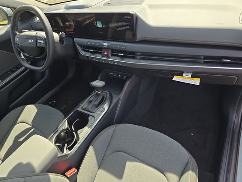 New 2025 Kia K4 LXS image 12