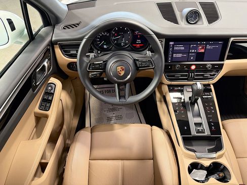 Used 2025 Porsche Macan image 17