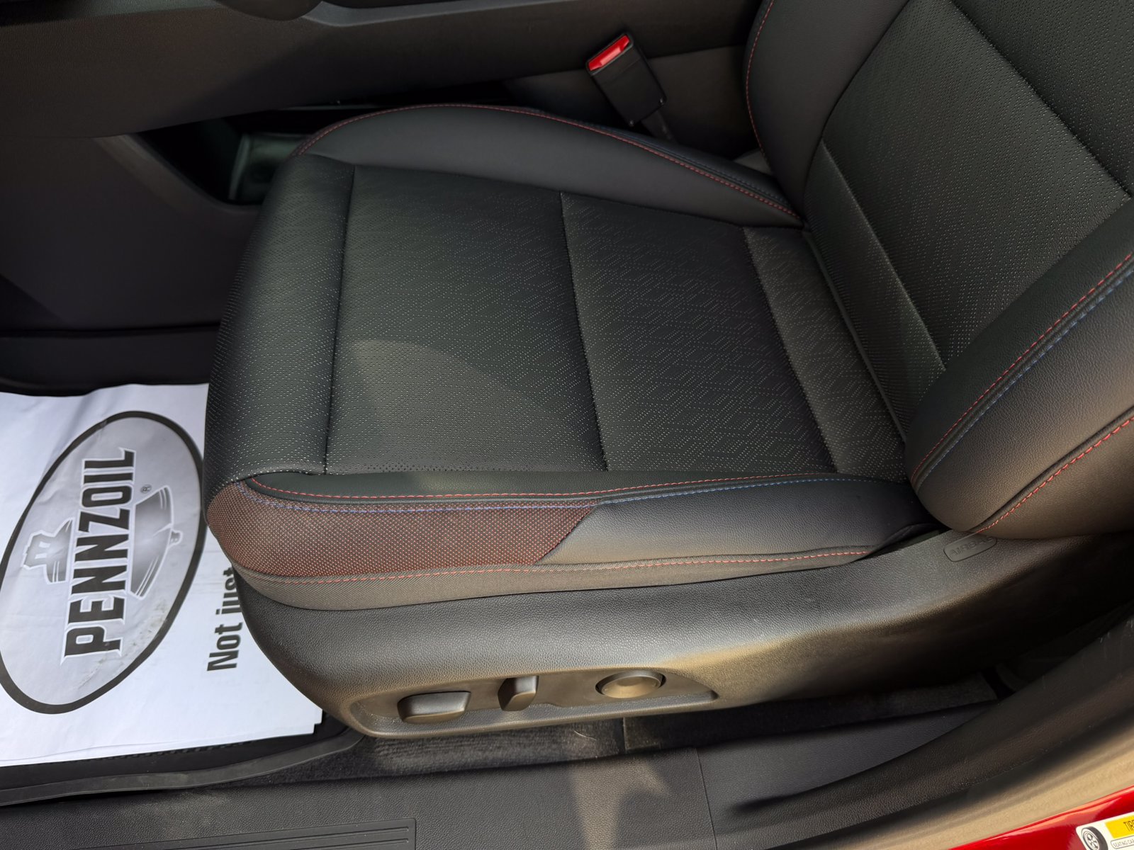 Used 2025 Chevrolet Equinox RS FWD image 11