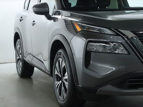 Used 2023 Nissan Rogue SV image 9