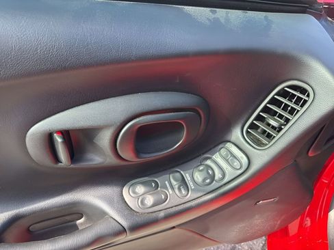 Used 1998 Chevrolet Corvette Coupe w/ Roof Pkg RWD image 17