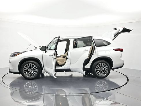 Used 2022 Toyota Highlander Platinum FWD image 49