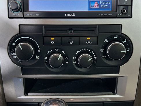 Used 2009 Chrysler 300 C image 14