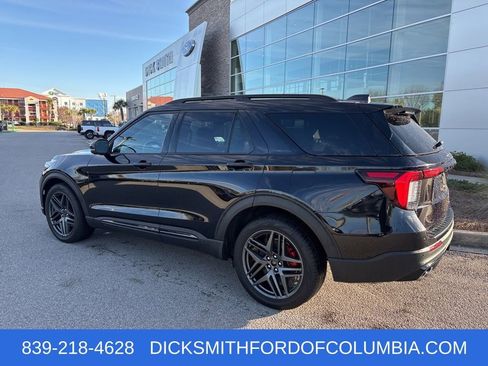 Used 2025 Ford Explorer ST image 3