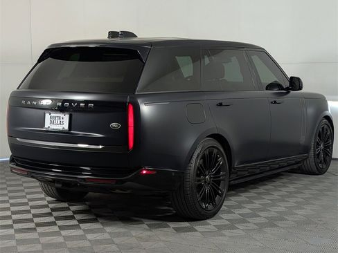 Used 2023 Land Rover Range Rover Long Wheelbase Autobiography image 4