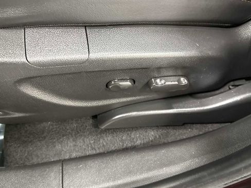 Used 2022 Chevrolet Trax LT w/ LT Convenience Package image 14