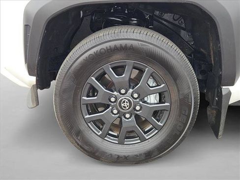 Used 2025 Toyota 4Runner SR5 AWD/4WD image 29