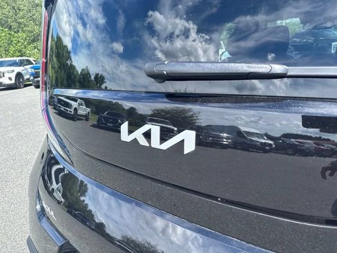 Used 2025 Kia Soul LX w/ LX Technology Package FWD image 7