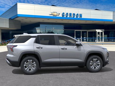 New 2026 Chevrolet Equinox LT w/ Convenience Package II FWD image 5