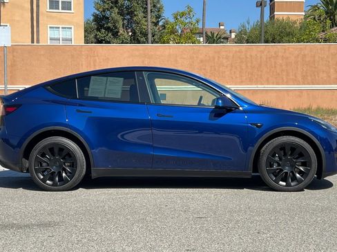 Used 2021 Tesla Model Y Long Range image 3