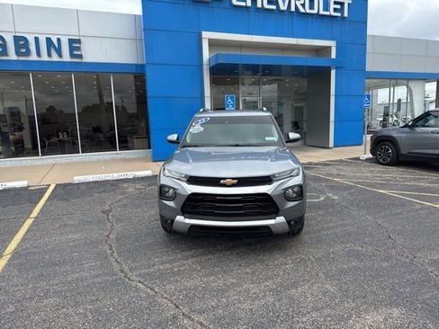 Used 2023 Chevrolet TrailBlazer LT FWD image 2