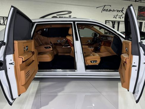 Used 2018 Rolls-Royce Phantom Extended Wheelbase image 38