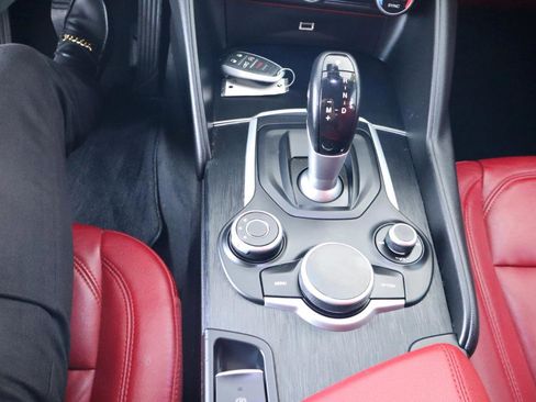 Used 2019 Alfa Romeo Giulia RWD image 18