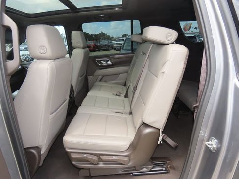 Used 2021 Chevrolet Suburban LT w/ LT Signature Package AWD/4WD image 21