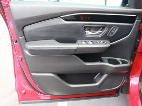 Used 2025 Honda Pilot EX-L image 9