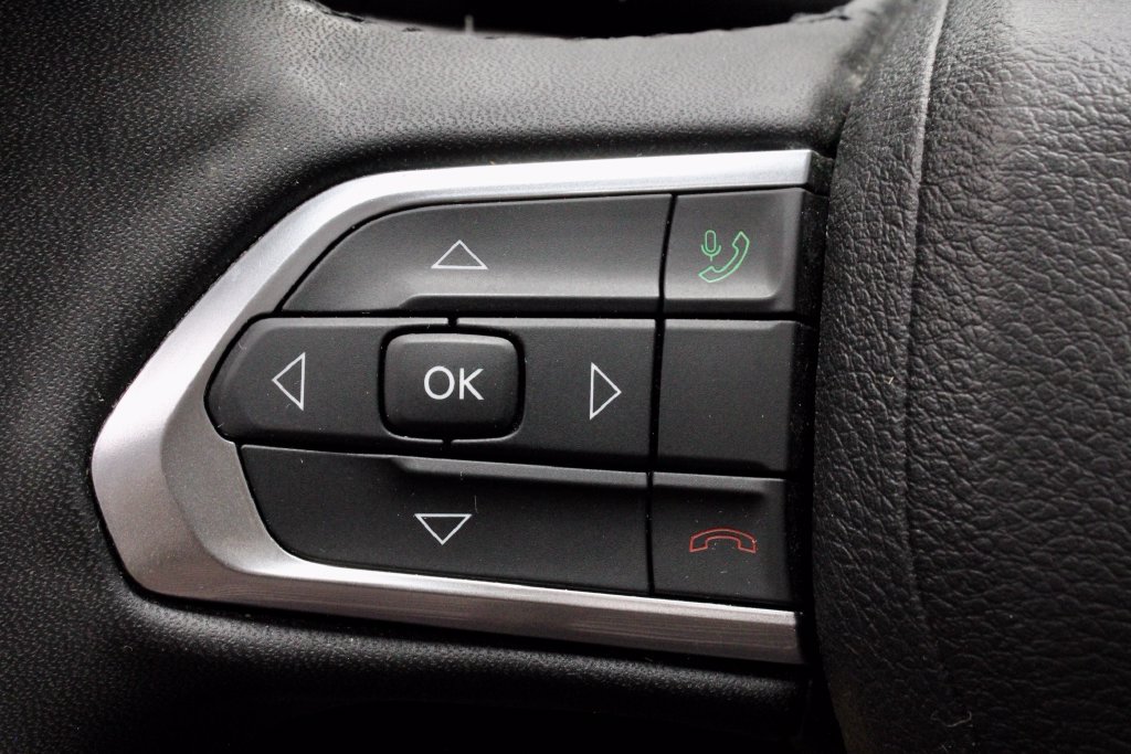 Used 2023 Jeep Compass Latitude w/ Sun and Sound Group AWD/4WD image 26