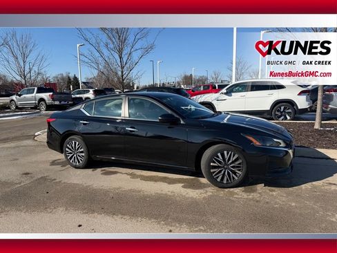 Used 2025 Nissan Altima 2.5 SV FWD image 4