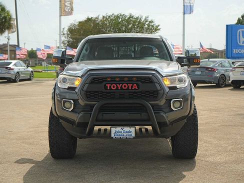 Used 2017 Toyota Tacoma SR w/ Tow Package AWD/4WD image 7