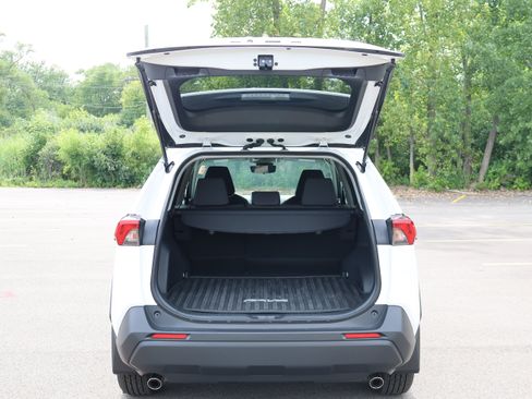 Used 2025 Toyota RAV4 LE AWD/4WD image 5