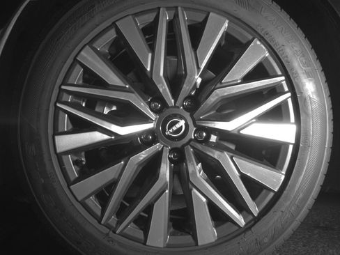 Used 2025 Nissan Altima 2.5 SV FWD image 12