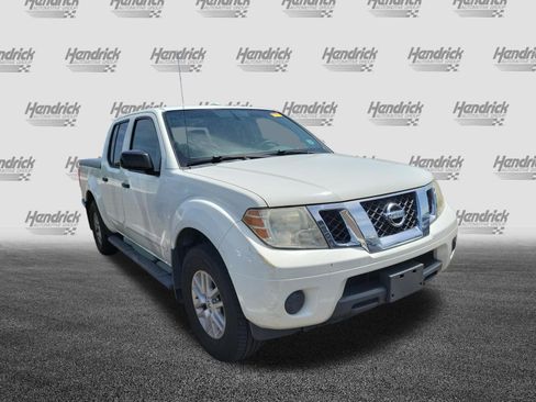 Used 2015 Nissan Frontier SV AWD/4WD image 2